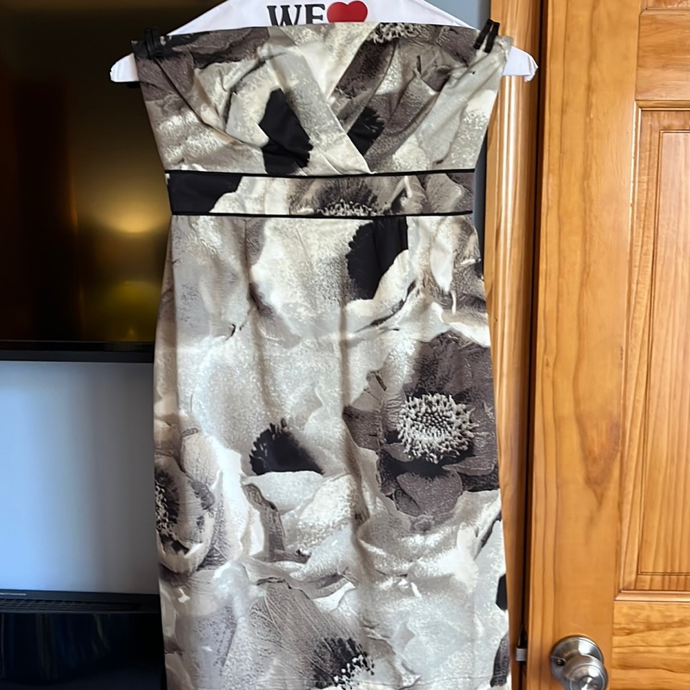 Gorgeous strapless knee length dress